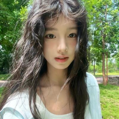 滑板车男孩